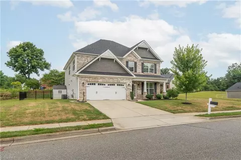 910 Maxine St, Kernersville, NC 27284