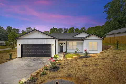 1488 Steve St, Kernersville, NC 27284