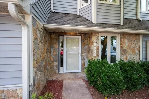 5305 Summit Heights Dr, Winston Salem, NC 27104