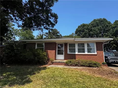 1814 Meadowview Rd W, Greensboro, NC 27403