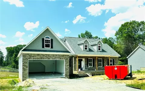 103 Shady Spring Dr, Reidsville, NC 27320