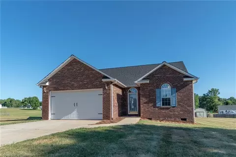 207 Pepperstone Dr, Mocksville, NC 27028