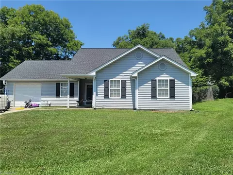 2806 Pleasant Garden Rd, Greensboro, NC 27406