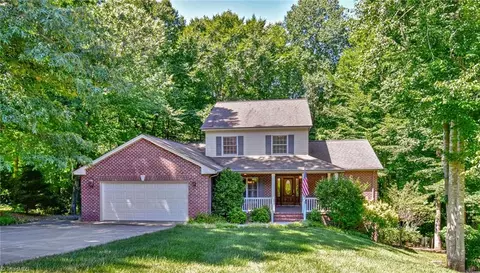 1609 Woodrun Dr, Wilkesboro, NC 28697