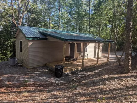 76 Araniska Rd, Glade Valley, NC 28627