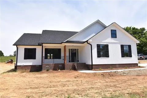 319 Cedar Lodge Rd, Thomasville, NC 27360