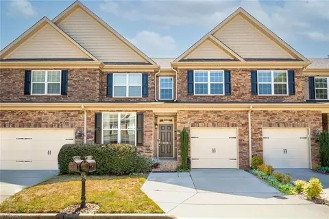 6205 Stonewick Dr, Jamestown, NC 27282