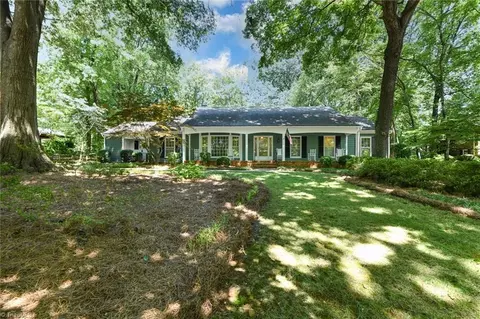 6 Parkmont Ct, Greensboro, NC 27408