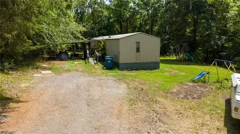 136 Station Ln, Mocksville, NC 27028