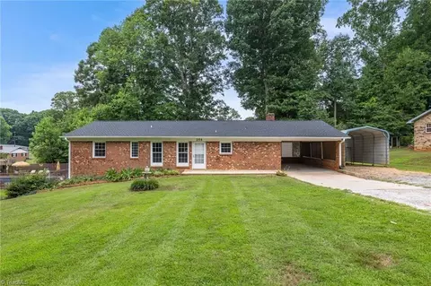 254 Valleyview Dr, Lexington, NC 27295