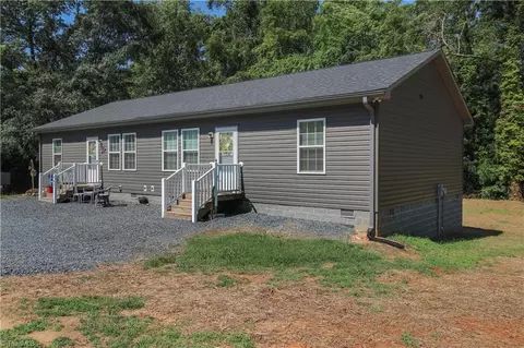 Exterior - 407 Spring St #A & B, Denton, NC 27239 photo 4 of 5