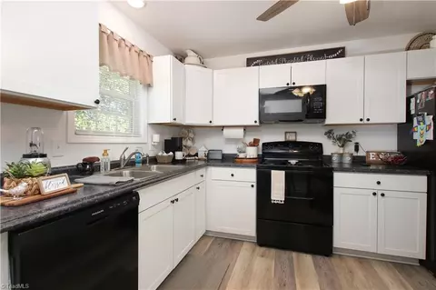 Kitchen - 407 Spring St #A & B, Denton, NC 27239 photo 2 of 2