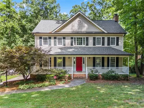 5217 Bridge Pointe Dr, Clemmons, NC 27012