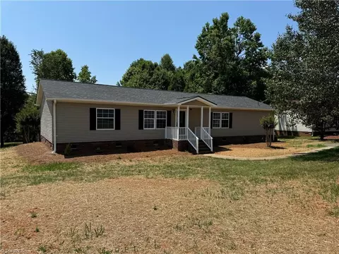 101 Hayes Dr, King, NC 27021