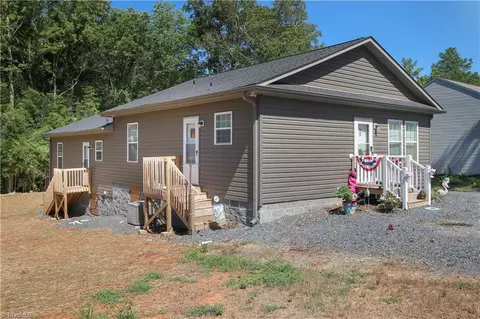 411 Spring St #A & B, Denton, NC 27239