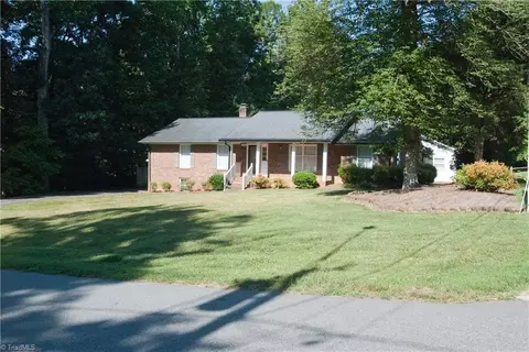 1318 Weatherbee Dr, Winston Salem, NC 27103