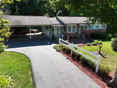 2499 Pine Ridge Rd, Mount Airy, NC 27030