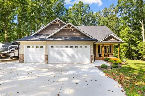 470 Parksfield Trl, Ramseur, NC 27316