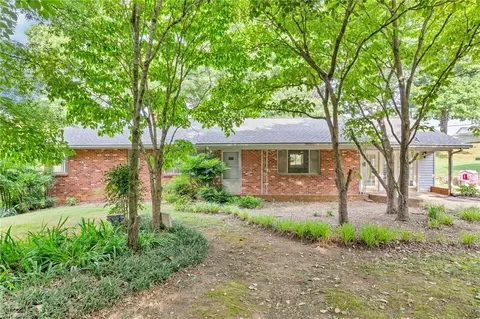 291 Woods Ln, Winston Salem, NC 27107