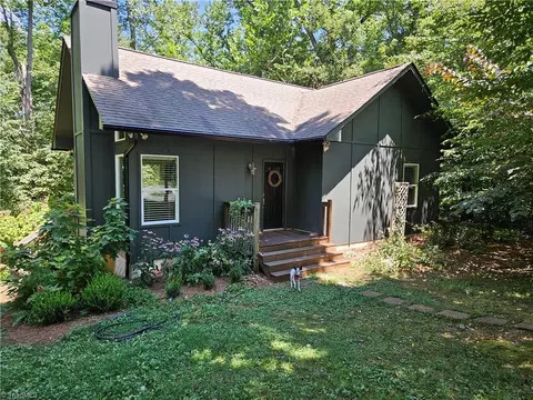 1106 River Rd, Dobson, NC 27017