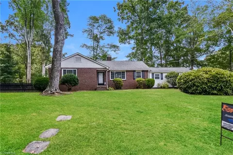 706 Woodcrest Dr, Winston Salem, NC 27104