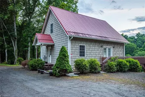 1195 Long Branch Rd, Lansing, NC 28643