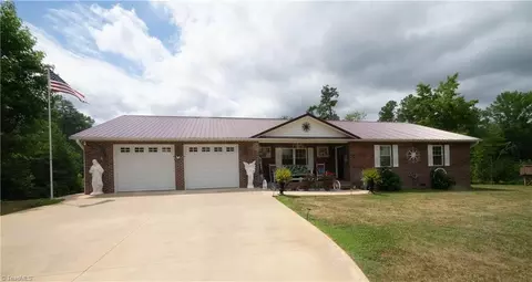 105 Top Flite Dr, Statesville, NC 28677