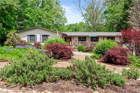 1937 Bramblewood Trl, Pfafftown, NC 27040