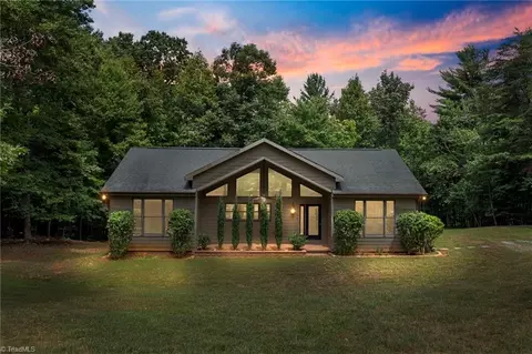 1048 Parnell Mountain Dr, Westfield, NC 27053