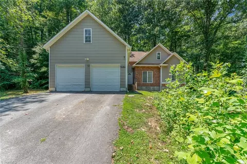 2430 Meadowpark Ln, Winston Salem, NC 27107