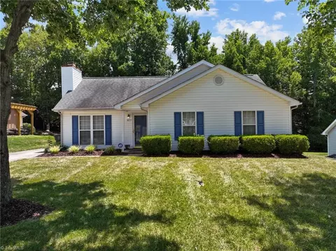 823 Banner Oak Ct, Greensboro, NC 27406