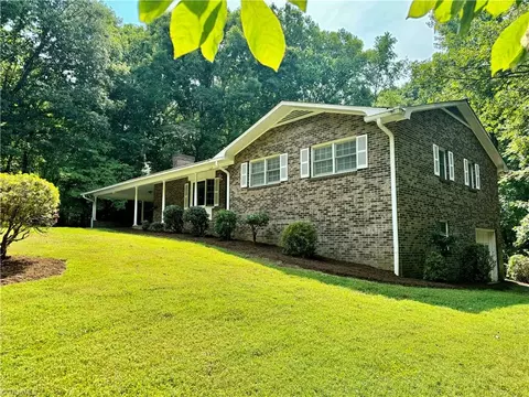 160 Valleybrook Dr, Elkin, NC 28621