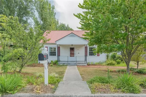 605 Johnson St, Thomasville, NC 27360