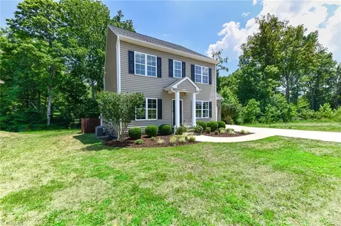 Exterior - 2678 Splitbrooke Dr, High Point, NC 27265 photo 2 of 8