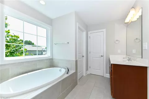 Bath - 2678 Splitbrooke Dr, High Point, NC 27265 photo 3 of 3