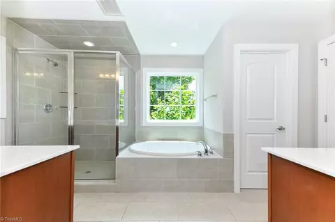 Bath - 2678 Splitbrooke Dr, High Point, NC 27265 photo 1 of 3