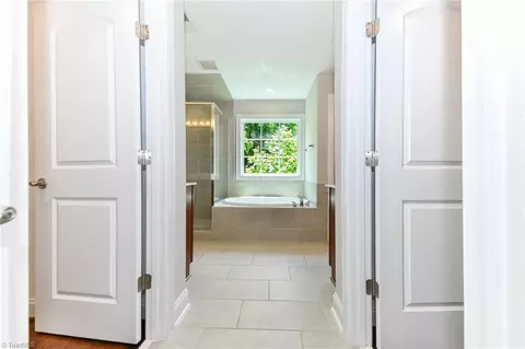 Entry Way - 2678 Splitbrooke Dr, High Point, NC 27265 photo 4 of 5
