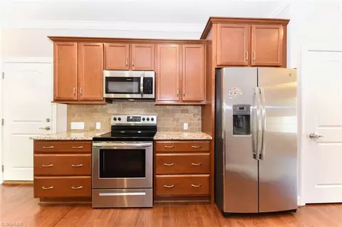 Kitchen - 2678 Splitbrooke Dr, High Point, NC 27265 photo 3 of 4