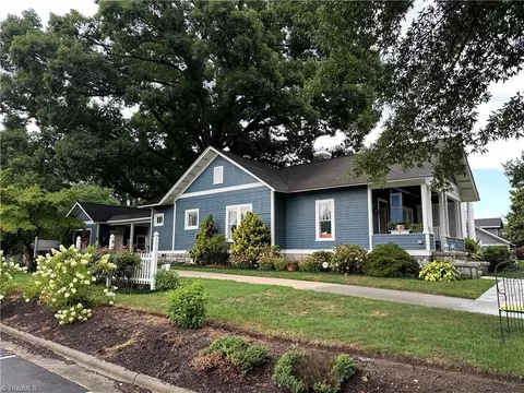 305 Cherry St, Mount Airy, NC 27030