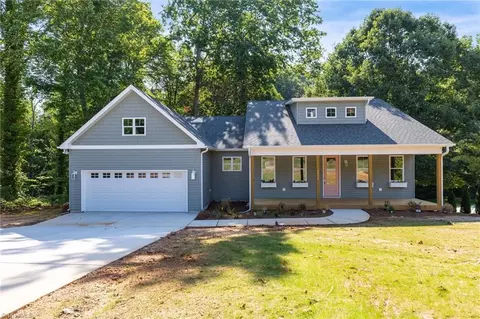 2955 Martin St, Walkertown, NC 27051