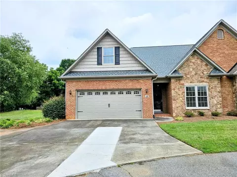 115 Oleander Dr, Bermuda Run, NC 27006