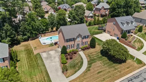 1436 Meadowlands Dr, Winston Salem, NC 27107