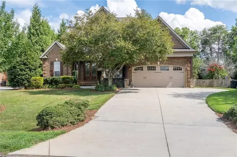 9060 Grove Pines Ln, Kernersville, NC 27284