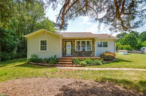 7709 Jackson School Rd, Browns Summit, NC 27214