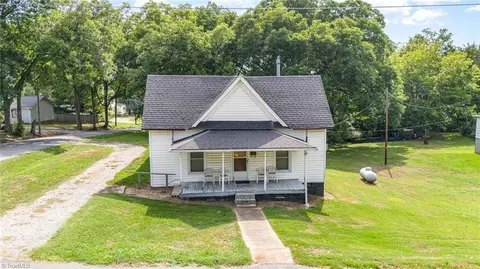 601 3rd Ave N, Siler City, NC 27344