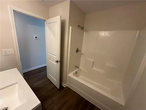 Bath - 806 Pinecroft St, High Point, NC 27260 photo 2 of 2