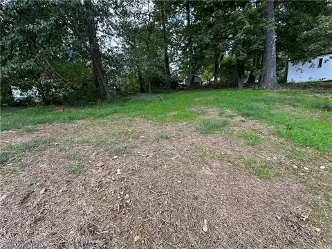 Exterior - 806 Pinecroft St, High Point, NC 27260 photo 5 of 7