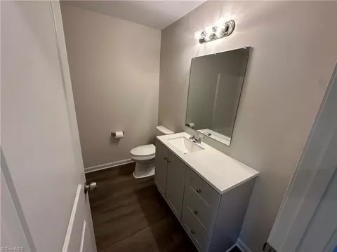 Bath - 806 Pinecroft St, High Point, NC 27260 photo 1 of 2
