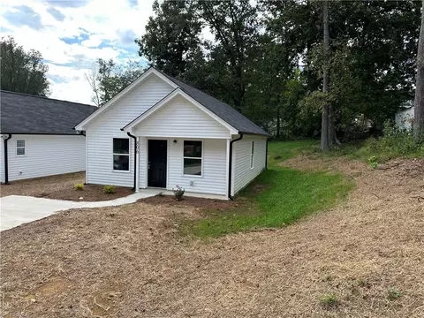 Exterior - 806 Pinecroft St, High Point, NC 27260 photo 2 of 7