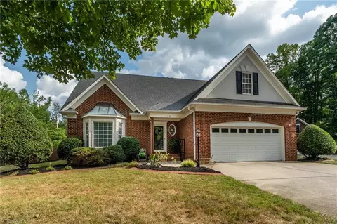 218 Oakmont Cir, Kernersville, NC 27284